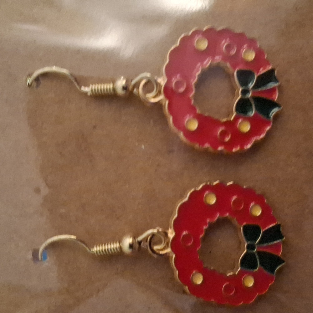 Wreath charm earrings
